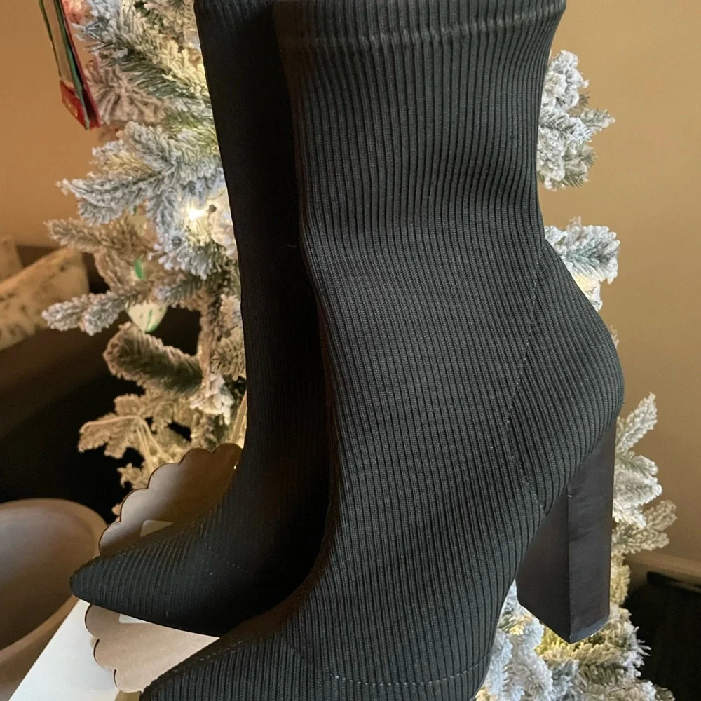 Boots size 71/2 Like New (armyGreen) - Picture 4 of 6